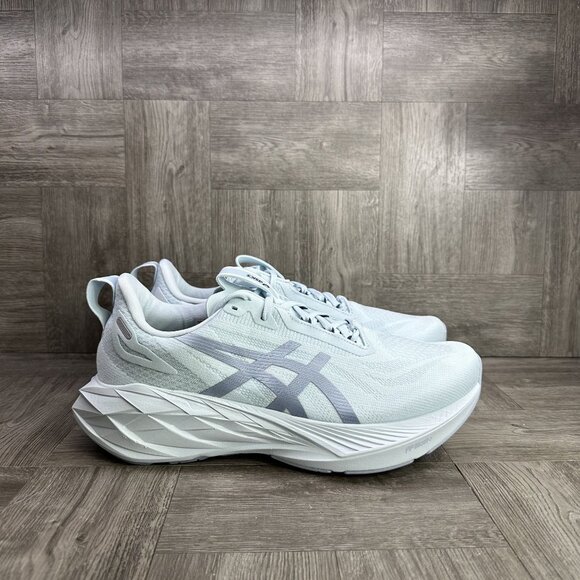 Asics NovaBlast 4 LE Men's size 11 Light Blue Running Shoes - Picture 1 of 8